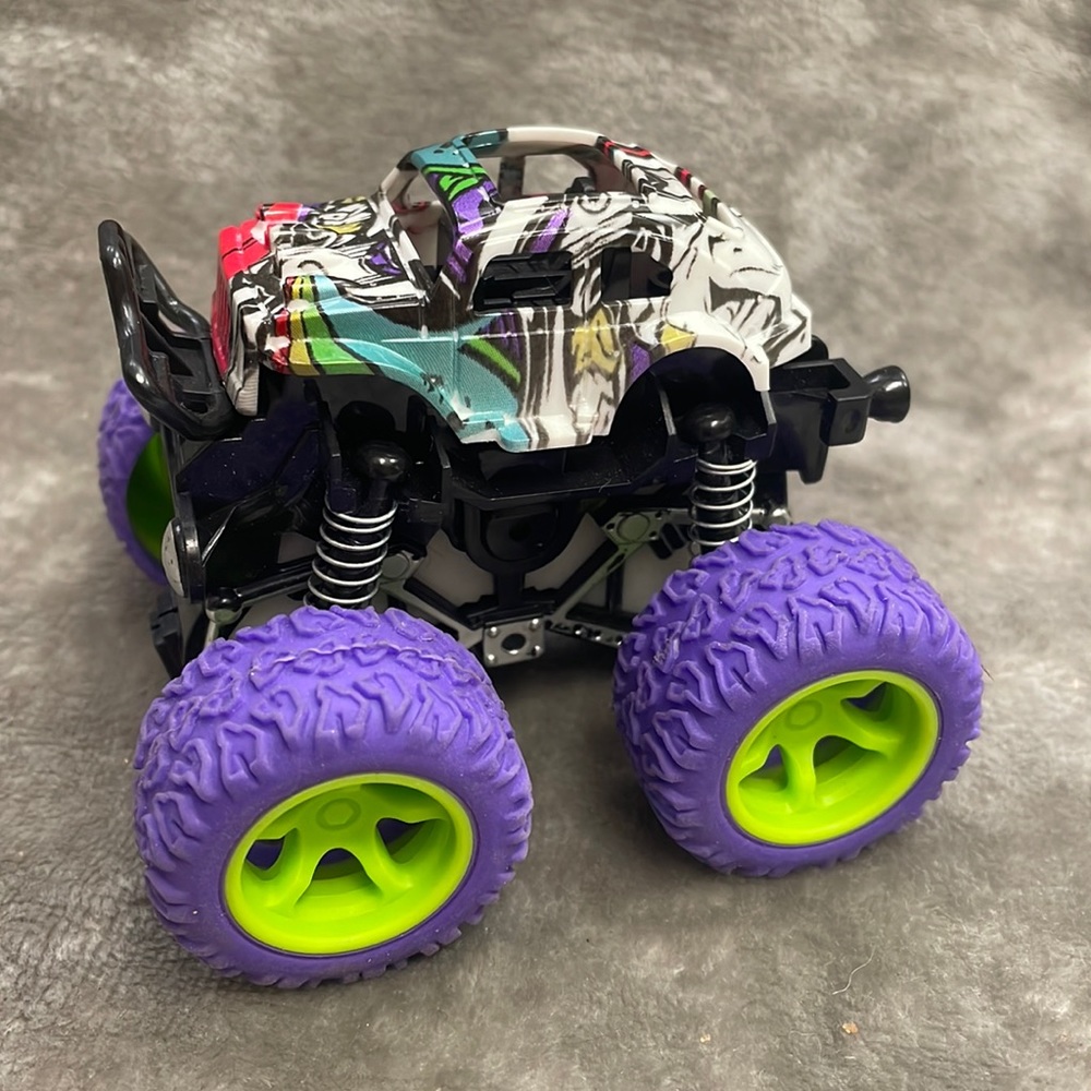 4WD Pull Back Monster Truck Graffiti Inertia-SEE VIDEO:Die-Cast Car 1:64 VW Bug